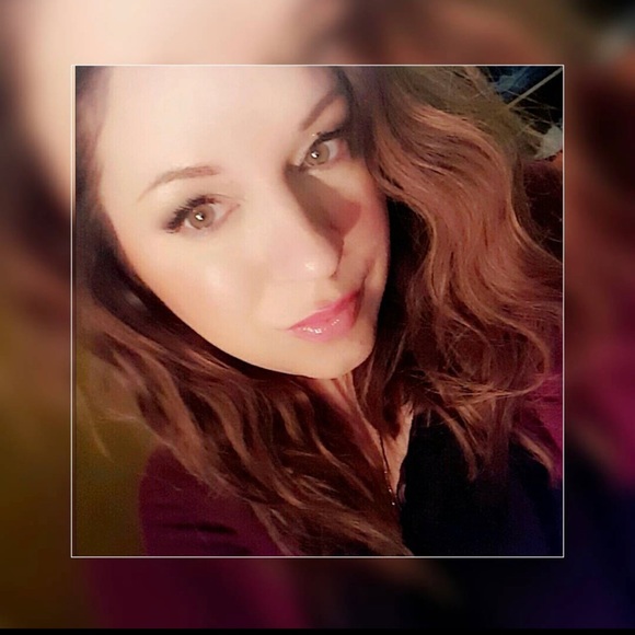 Meet your Posher, Stephanie - Picture 1 of 1